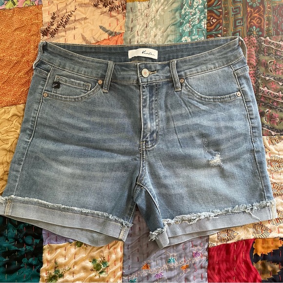NWOT KanCan Kylie Low Rise Frayed Hem Roll Cuff Denim Shorts - size 8! - Picture 6 of 9